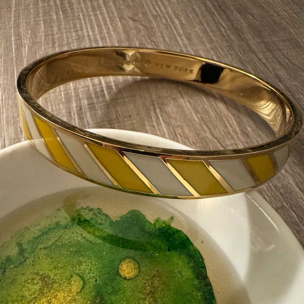 Kate Spade ‘Toe The Line’ Yellow Cream Enamel Diagonal Stripe Bangle Bracelet - Picture 2 of 6